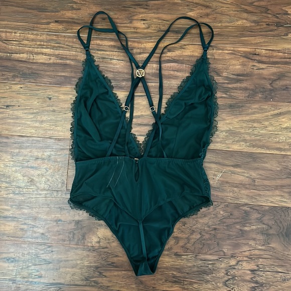 - Victoria’s Secret Plunge Strappy Lace Teddy One Piece Bodysuit- size lar… - Picture 11 of 16